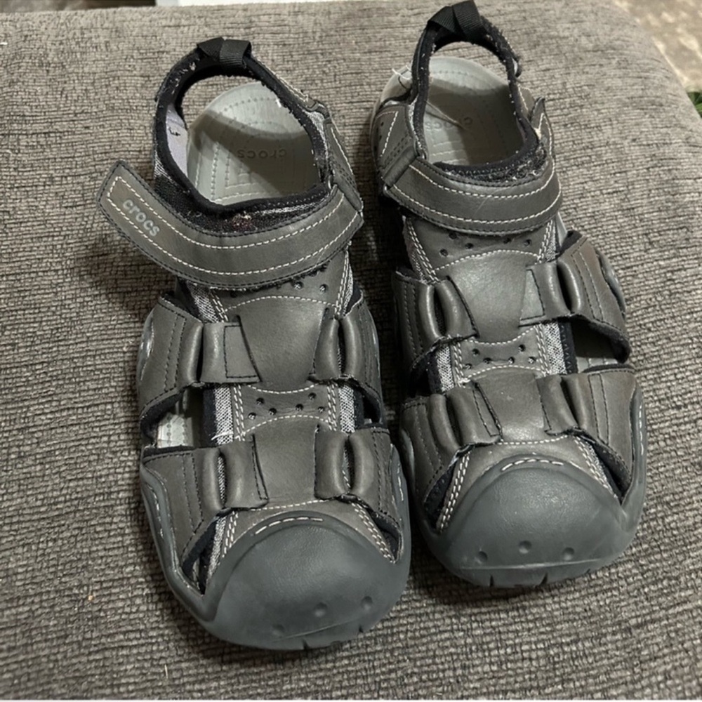 CROC Men’s Size 13  Charcoal Sandals